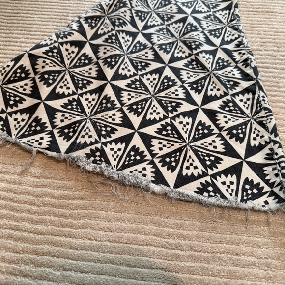 We The Free Geometric Black and White Flare Pants - Picture 4 of 10